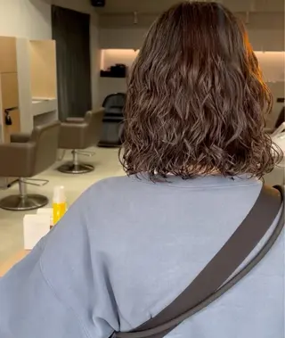 ミディアム パーマ 白岩 君予のヘアスタイル