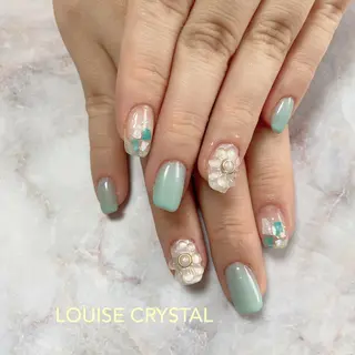 ネイル LOUISE CRYSTALのネイルデザイン