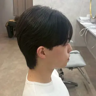 メンズ フェザーパーマ🦋セ ンターパート🖤彩音のヘアスタイル