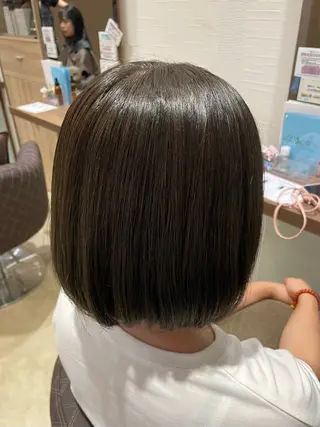 ミディアム 緑川 佳薫のヘアスタイル