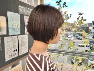 ショート カラー 岡田 恭明のヘアスタイル