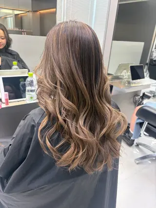 ロング 🫧バレイヤージュ/ ハイトーン/ミズキのヘアスタイル