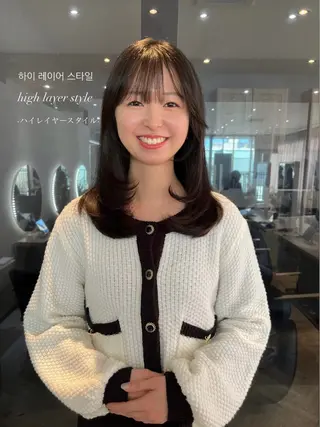 ミディアム カラー 韓国🇰🇷レイヤー 映える顔周り🩷のヘアスタイル