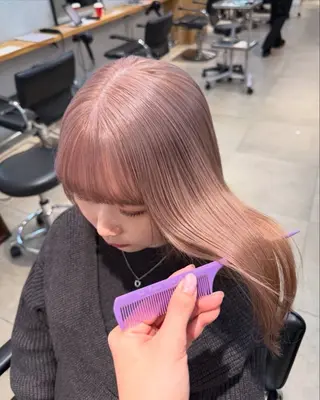 ミディアム カラー ミルクティー× グレージュMOMOのヘアスタイル