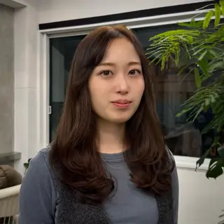 セミロング INORI|レイヤー |ハッシュカットのヘアスタイル