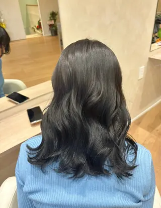 ミディアム 服部 真希のヘアスタイル