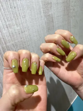 ネイル 13日3980円‼️ マグもデザインも◎のネイルデザイン