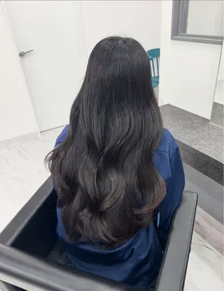 ロング レイヤー・ブリーチ kiyotoshiのヘアスタイル