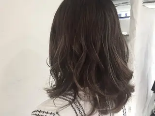 ミディアム カラー 伊藤 優希のヘアスタイル