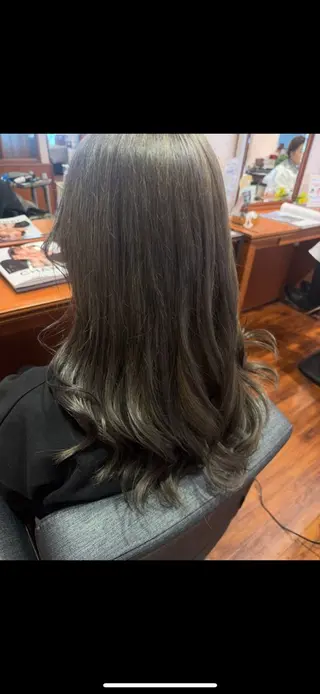 ロング カラー グラースアンジュ浦和ワシントンホテル店所属・川島 愛莉のヘアスタイル