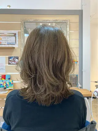 ミディアム カラー en't所属・【女性指名No.1】 西口直子のヘアスタイル