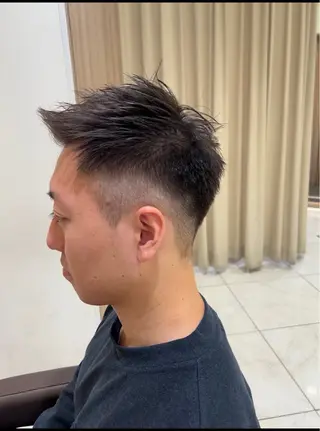 ショート メンズ ハイトーン/レイヤー 藤田健太郎のヘアスタイル