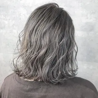 ミディアム カラー _WHITE 天王寺のヘアスタイル