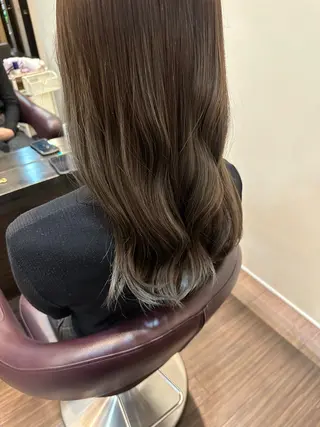 ロング カラー 出路 亜理紗のヘアスタイル