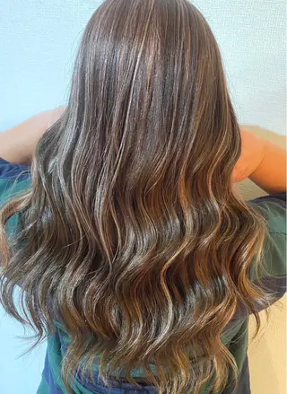 ロング カラー 新井 彩寿花のヘアスタイル