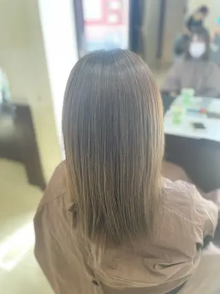 セミロング カラー 嶌田 沙紀のヘアスタイル