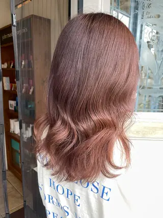 セミロング ブリーチ毛矯正.髪質 改善.髪にドラマをのヘアスタイル