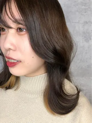 セミロング カラー 艶髪🌈ムラカミ サキのヘアスタイル