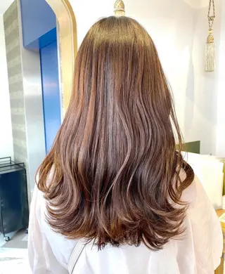 ミディアム カラー レイヤーカット /透明感カラー西田のヘアスタイル