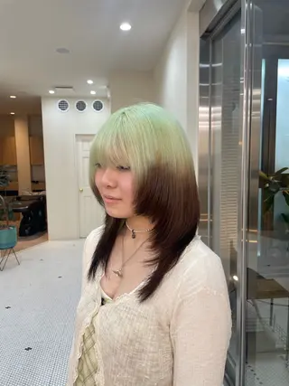 セミロング レイヤーカット 🌱 ブリーチ  はるかのヘアスタイル