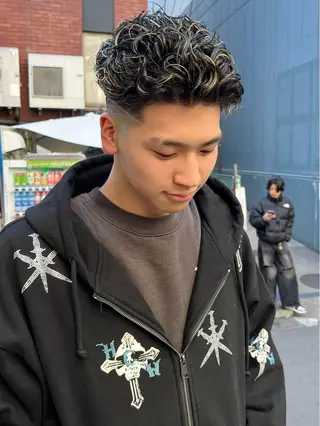 パーマ メンズ 豊崎 佑輔のヘアスタイル
