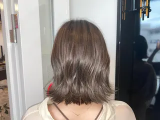 ミディアム _White所属・ＳＨＩ ＺＵのヘアスタイル