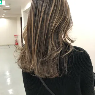 ロング カラー akane .のヘアスタイル