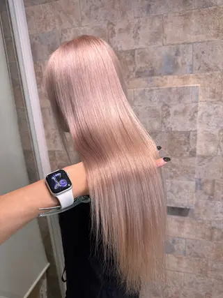 ロング 土屋朱理/ ハイトーンカラーのヘアスタイル