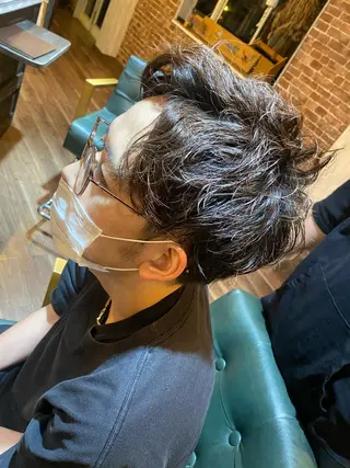 パーマ メンズ ハイライト/インナー /ブリーチ/レイヤーのヘアスタイル