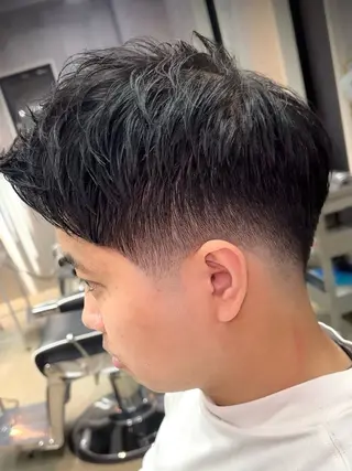 ショート 👑パーマの王様👑 【メンズ専門店】のヘアスタイル