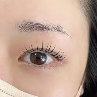 マツエク・マツパ MAUMU eyelash&eyebrow salon所属・𝙈𝙖𝙠𝙤 ꨄ 束感まつ毛 ꨄ北堀江のマツエク・マツパデザイン