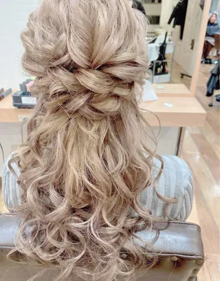 ヘアアレンジ GRANLUSSO 〜グランルッソ駅前店所属・木口 嘉美のヘアスタイル