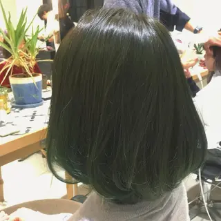ショート カラー 荒木 依莉亜のヘアスタイル