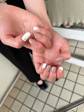 セミロング ネイル ウスイマイコ カット/ケアカラーのヘアスタイル