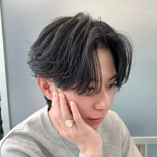 ミディアム メンズ フェザー/ゆるふわ パーマ/鐘ヶ江 航青のヘアスタイル