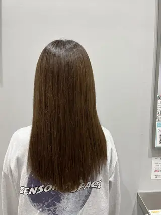 ロング ワダ モエナのヘアスタイル