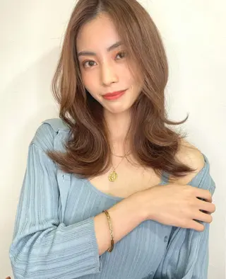 ロング カラー レイヤーカット、 大人可愛い　中村美羅のヘアスタイル