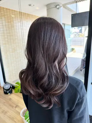 ロング カラー ツキダテ ユイのヘアスタイル