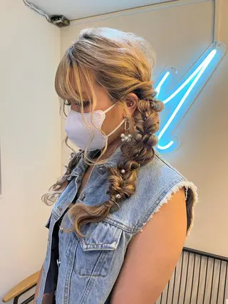 ロング ヘアアレンジ ハイトーンカラー 🦋yuri🦋のヘアスタイル