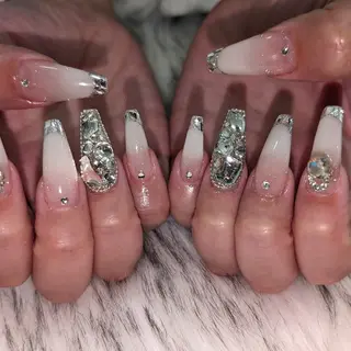 ネイル RUNWAY 　　の眉毛・アイブロウイメージ