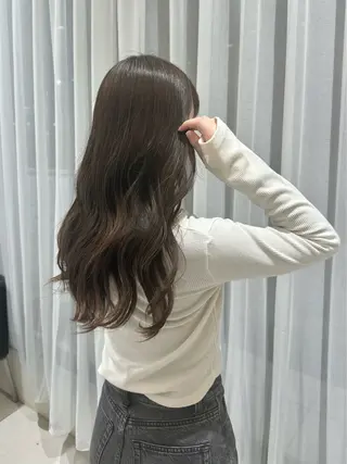 ロング カラー ひなの🫧ベージュ系 艶カラーのヘアスタイル