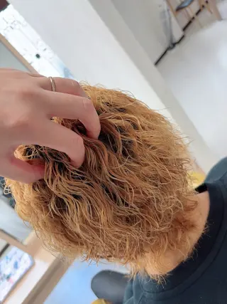 ショート パーマ メンズ 峯 渉人のヘアスタイル