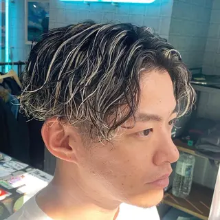 メンズ フェードパーマ 新倉幸之助のヘアスタイル