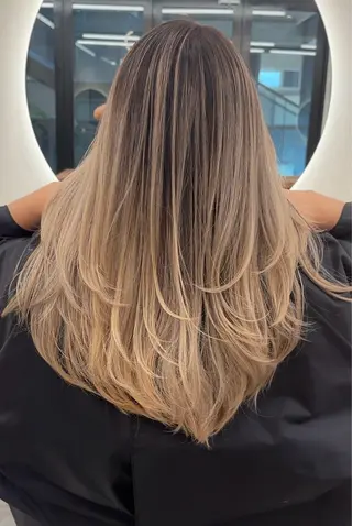 セミロング カラー 🌺KANA🇺🇸 海外トレンドヘアのヘアスタイル