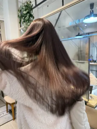 ロング カラー ミルクティー× グレージュMOMOのヘアスタイル