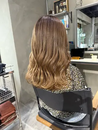 ロング LeAng所属・佐伯 桃のヘアスタイル