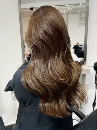 カラー YOLO/ HANAのヘアスタイル