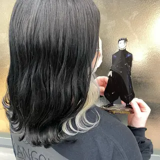 セミロング カラー ウルフカット 渋谷の人のヘアスタイル