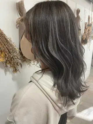 セミロング カラー 松佐 ゆかりのヘアスタイル