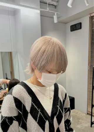 ショート カラー SALOWIN柏Suite所属・ブリーチ毛の縮毛矯正 ハイトーン/岡本智樹のヘアスタイル